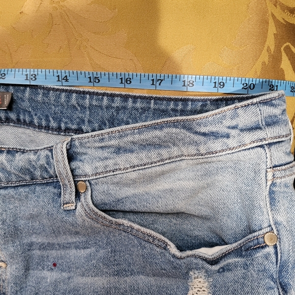 *3/$30 Sale* Torrid Light Wash Distressed High Waisted Straight Jeans sz 20 Tall - Picture 4 of 6